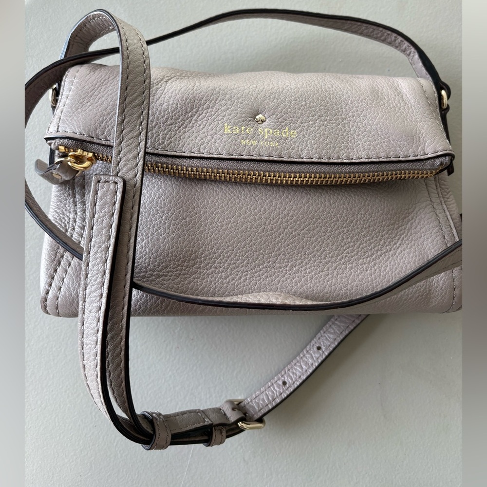 The Kate Spade Women Wellesley Quinn Leather Purse (TAN)